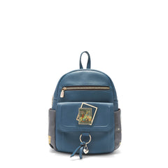 Mochila con solapa y estampado de hardware