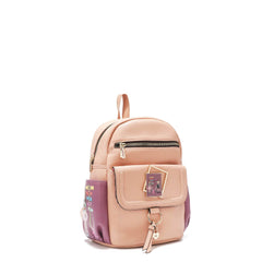 Mochila con solapa y estampado de hardware