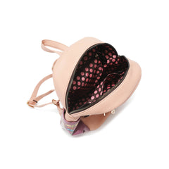 Mochila con solapa y estampado de hardware