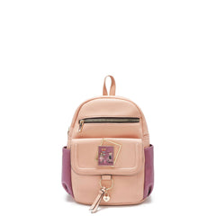 Mochila con solapa y estampado de hardware