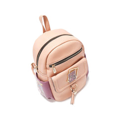 Mochila con solapa y estampado de hardware