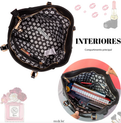 Amor Fuera Del Cuadro Boston Bag